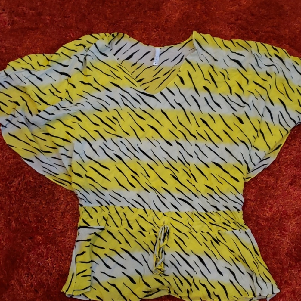 VIX size M tiger  yellow shirt
